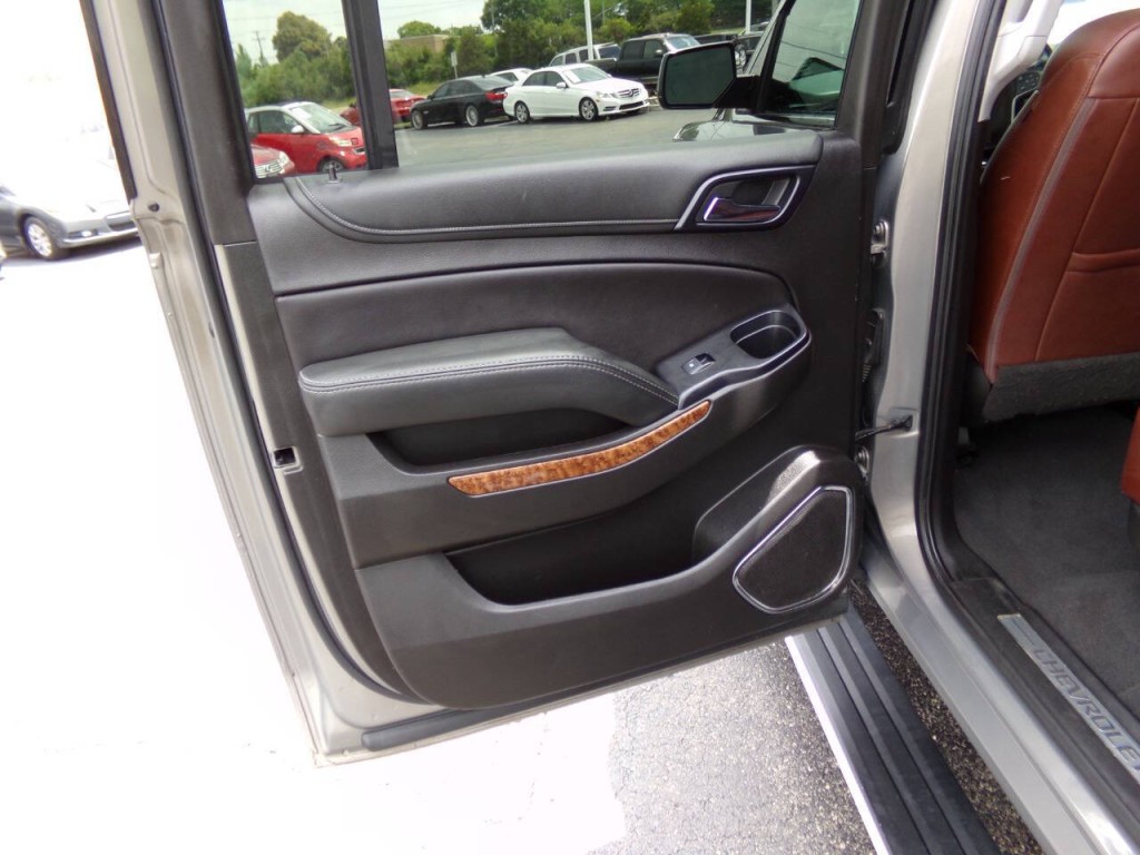2019 Chevrolet Suburban Image 21
