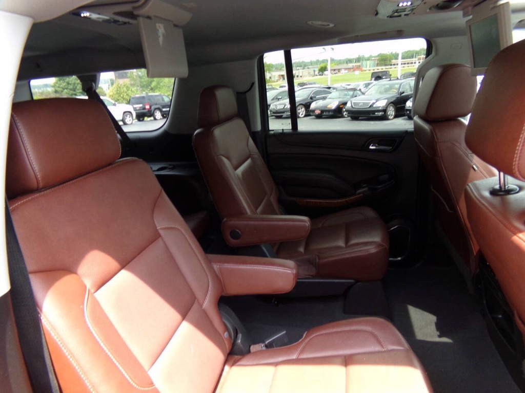 2019 Chevrolet Suburban Image 32