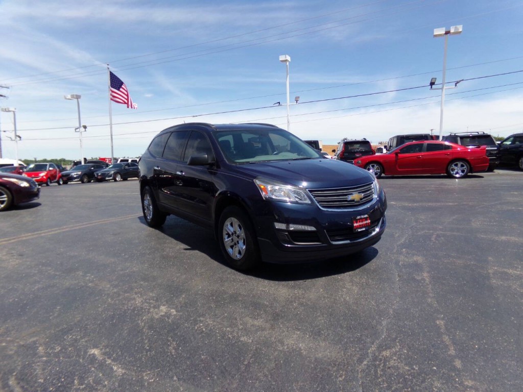 2017 Chevrolet Traverse Image 2