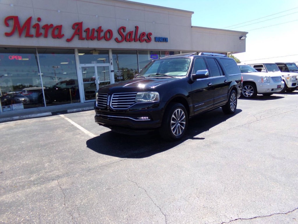 2016 Lincoln Navigator Image 2