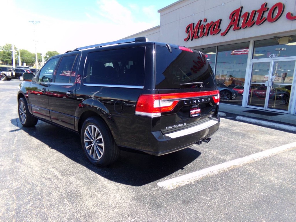 2016 Lincoln Navigator Image 8