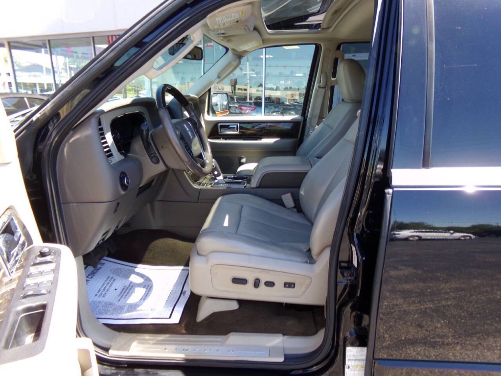 2016 Lincoln Navigator Image 10