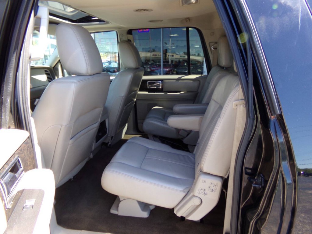 2016 Lincoln Navigator Image 13