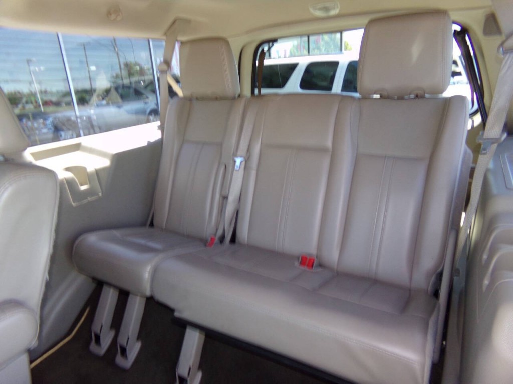 2016 Lincoln Navigator Image 16