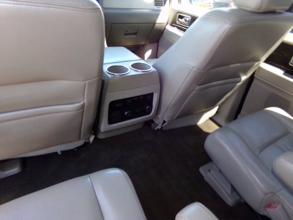 2016 Lincoln Navigator Image 17