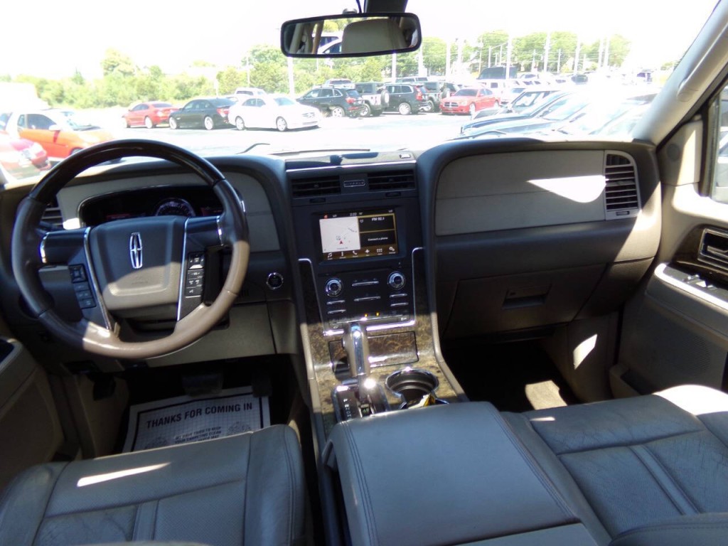2016 Lincoln Navigator Image 20