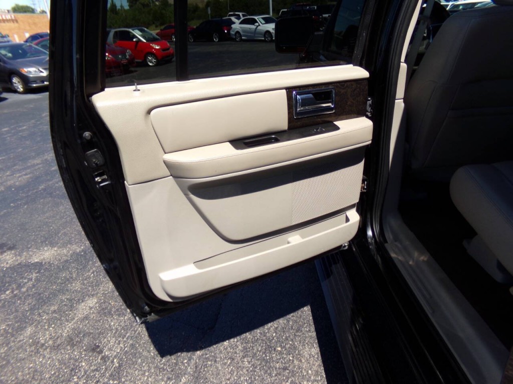 2016 Lincoln Navigator Image 21