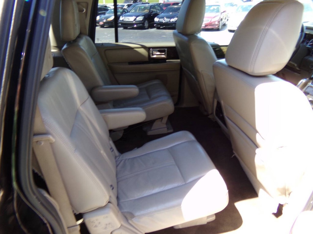 2016 Lincoln Navigator Image 28