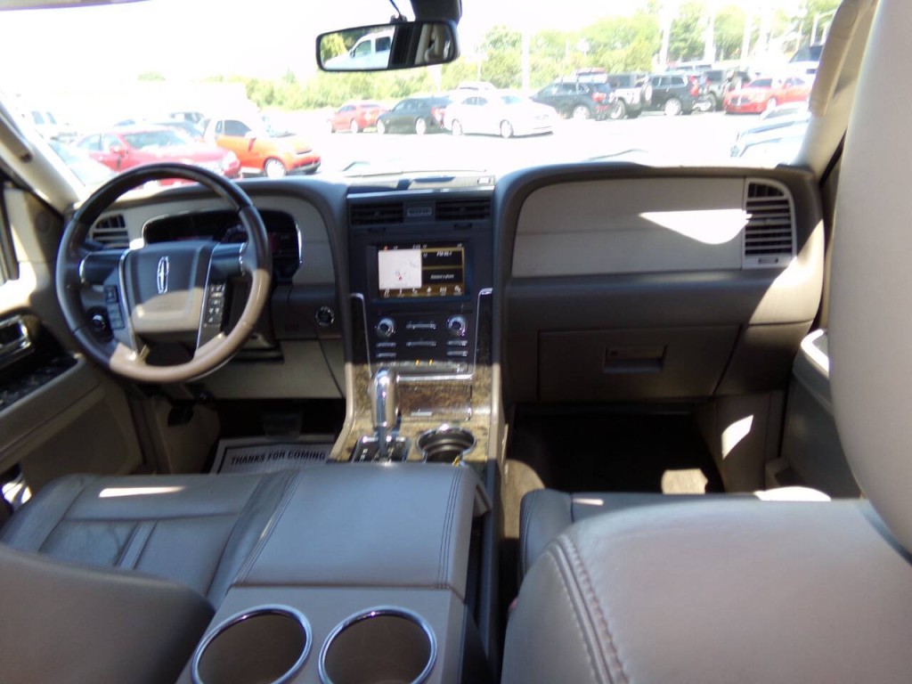 2016 Lincoln Navigator Image 30