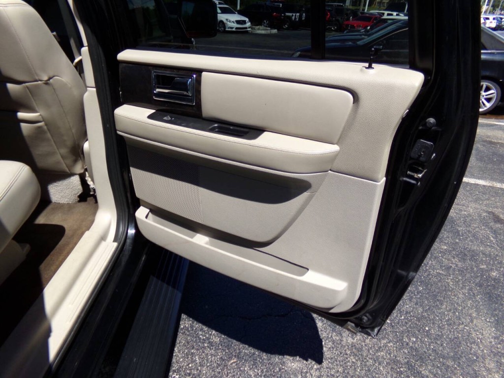 2016 Lincoln Navigator Image 31