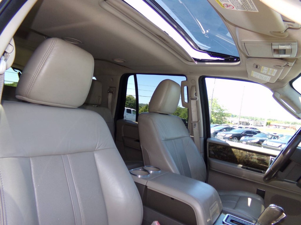 2016 Lincoln Navigator Image 34