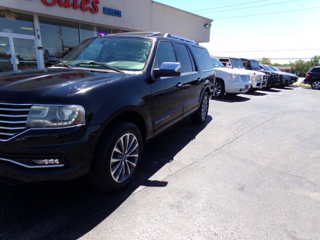 2016 Lincoln Navigator Image 40
