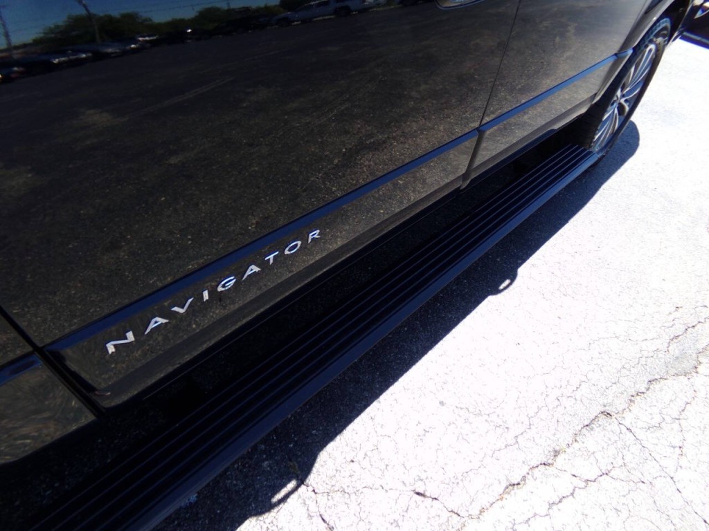 2016 Lincoln Navigator Image 43