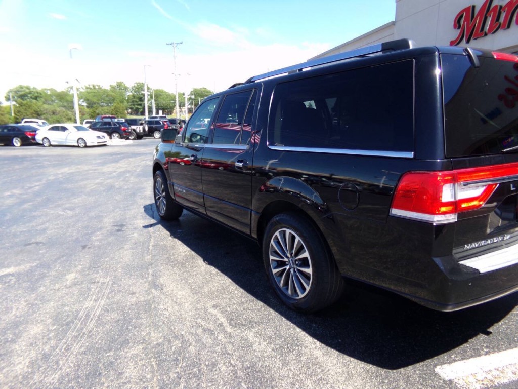 2016 Lincoln Navigator Image 46