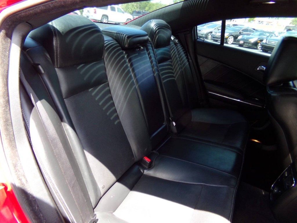 2012 Dodge Charger Image 21
