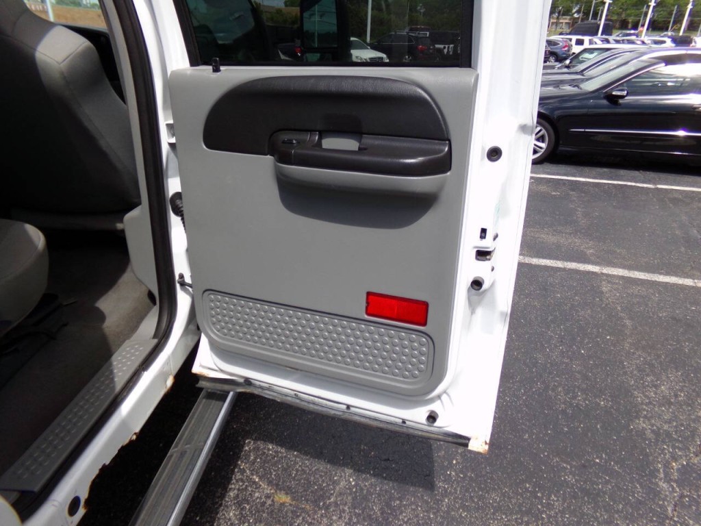 2005 Ford F-250 Image 21