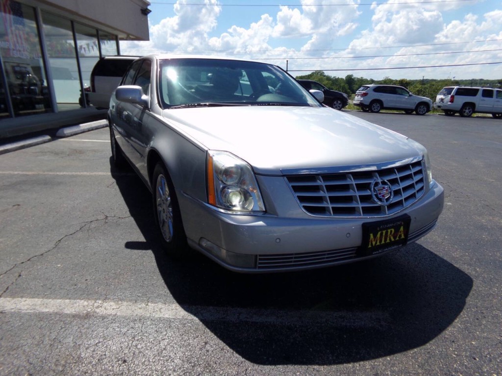 2010 Cadillac DTS Image 5