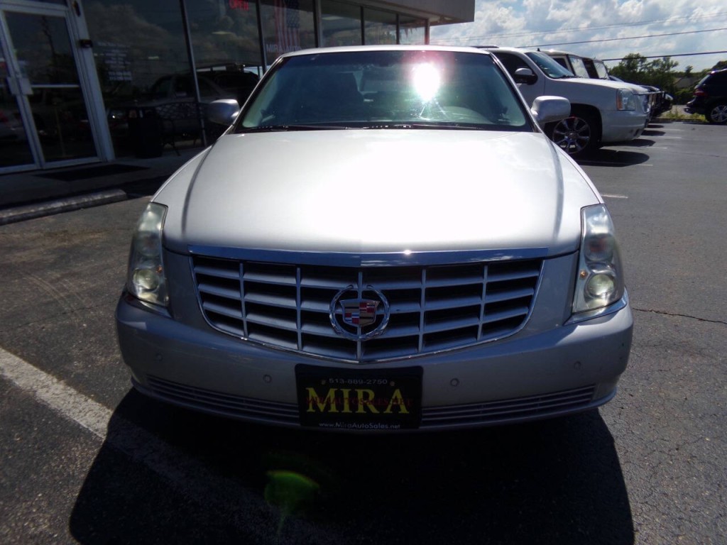 2010 Cadillac DTS Image 6