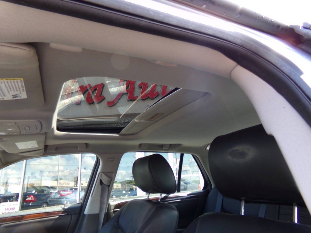 2010 Cadillac DTS Image 10