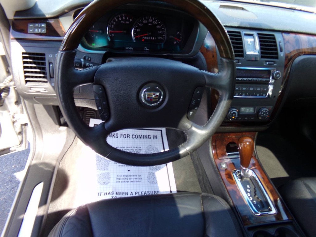 2010 Cadillac DTS Image 11