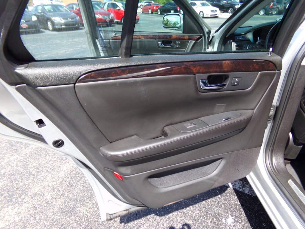 2010 Cadillac DTS Image 16