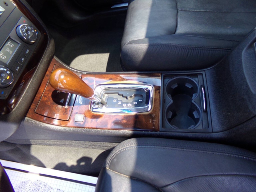 2010 Cadillac DTS Image 17