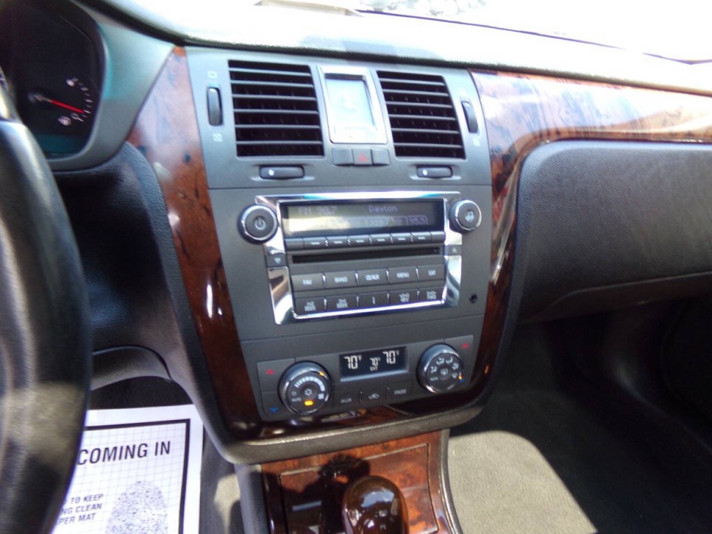 2010 Cadillac DTS Image 18
