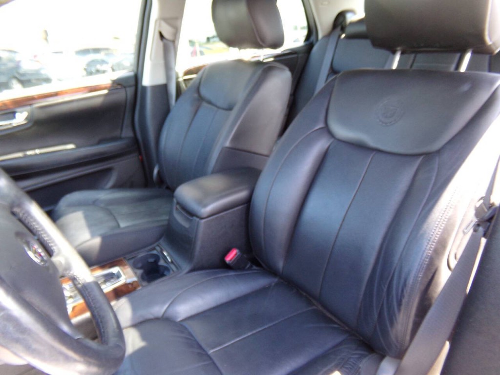2010 Cadillac DTS Image 25
