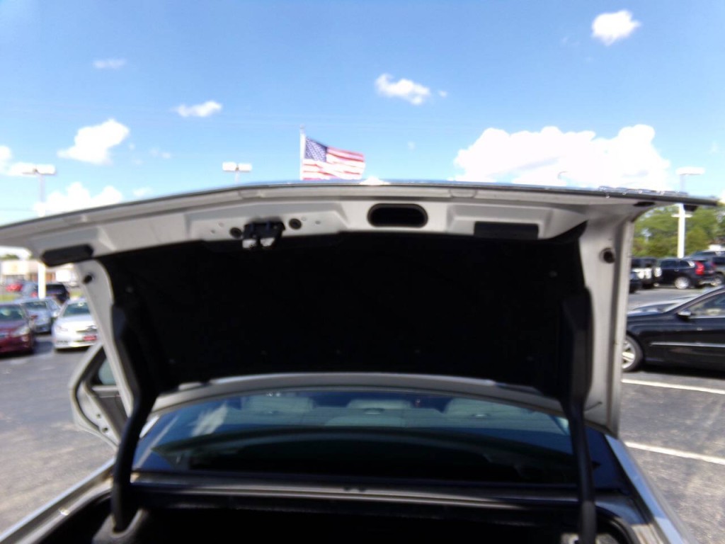 2010 Cadillac DTS Image 27