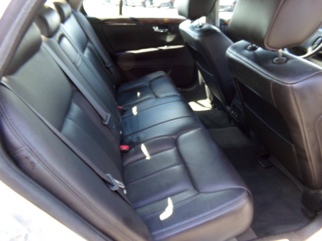2010 Cadillac DTS Image 31