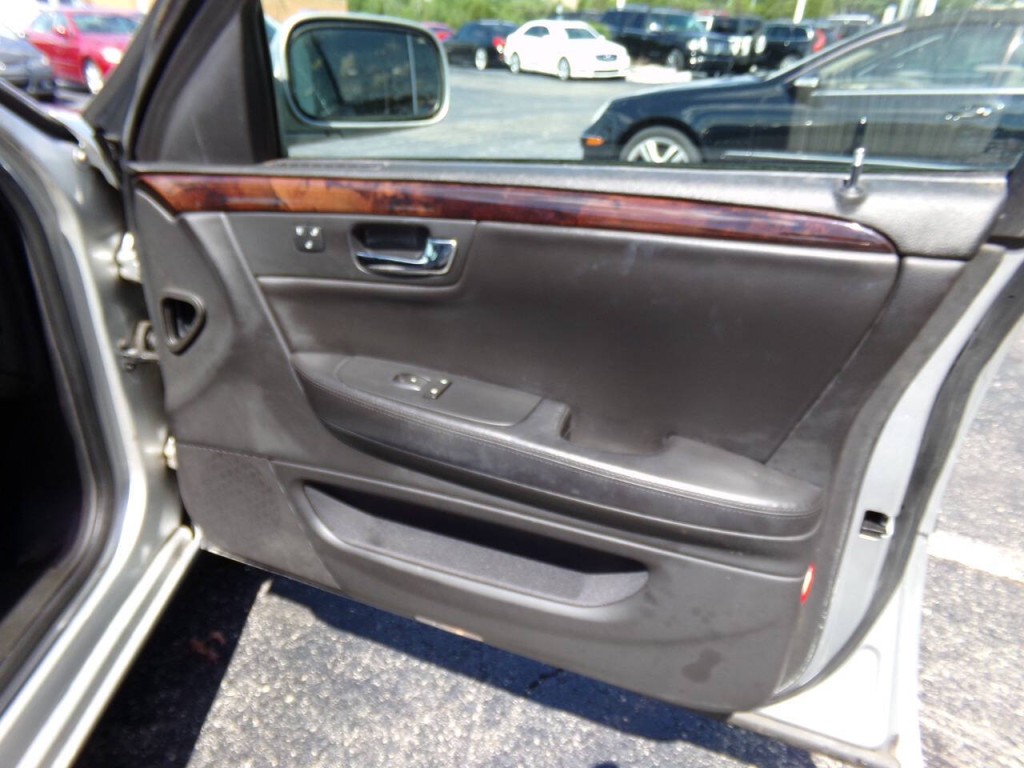 2010 Cadillac DTS Image 33