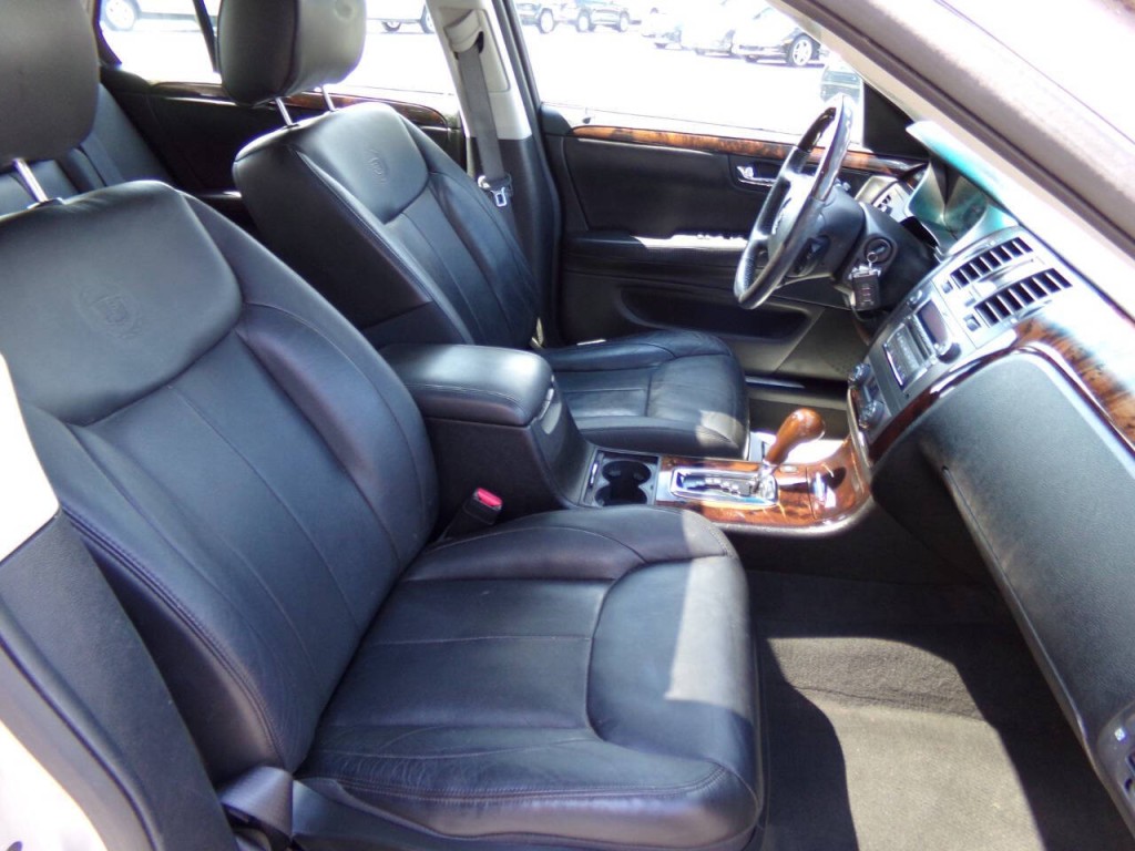 2010 Cadillac DTS Image 35