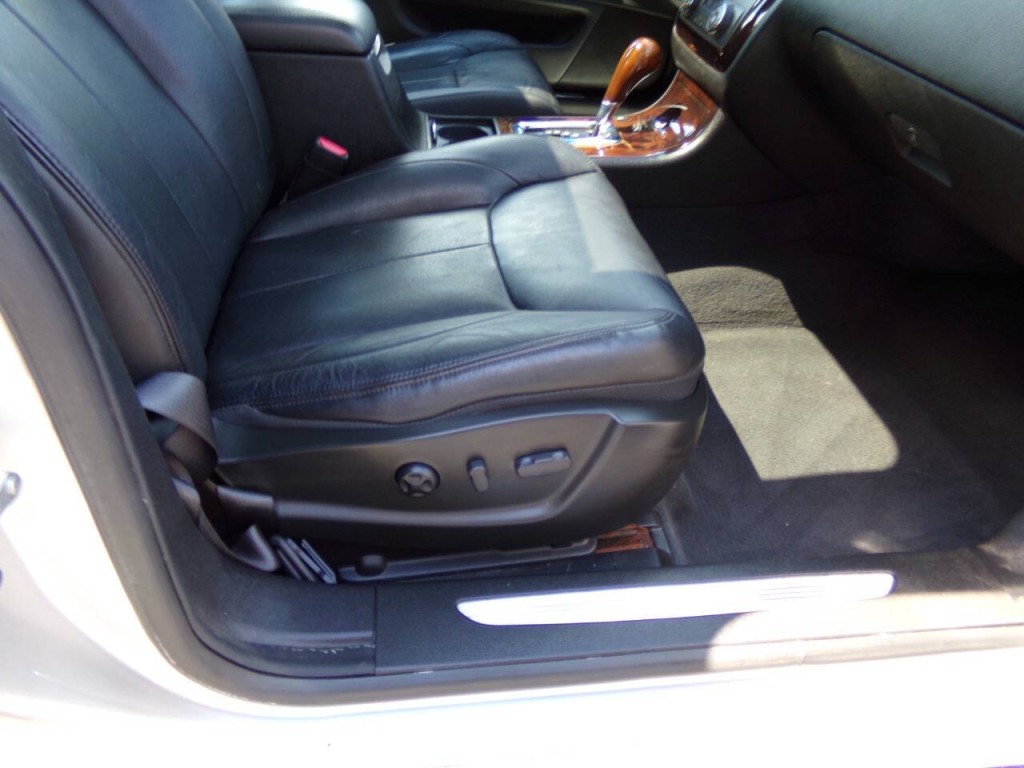 2010 Cadillac DTS Image 36