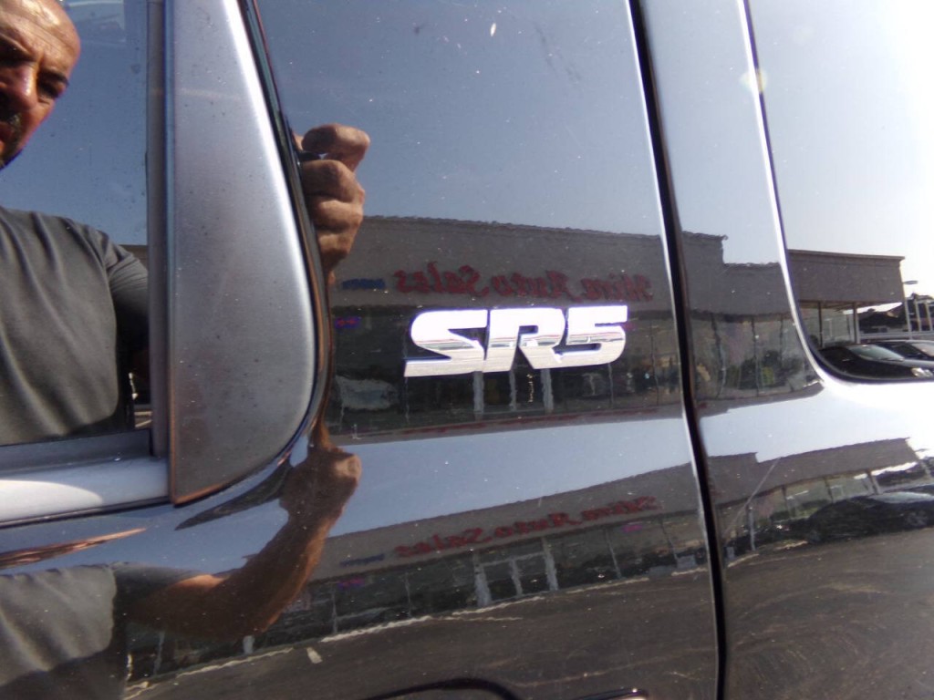2015 Toyota Sequoia Image 7
