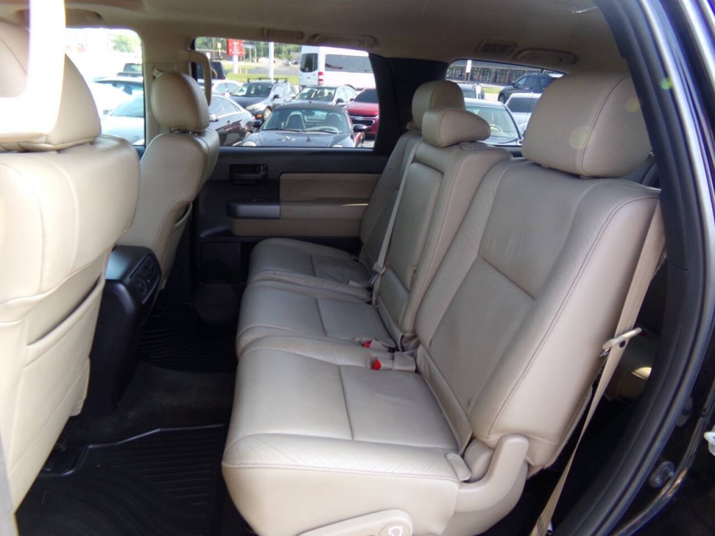 2015 Toyota Sequoia Image 8