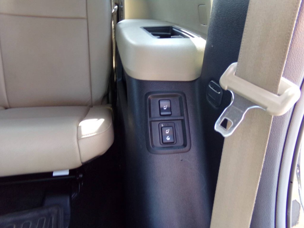 2015 Toyota Sequoia Image 10