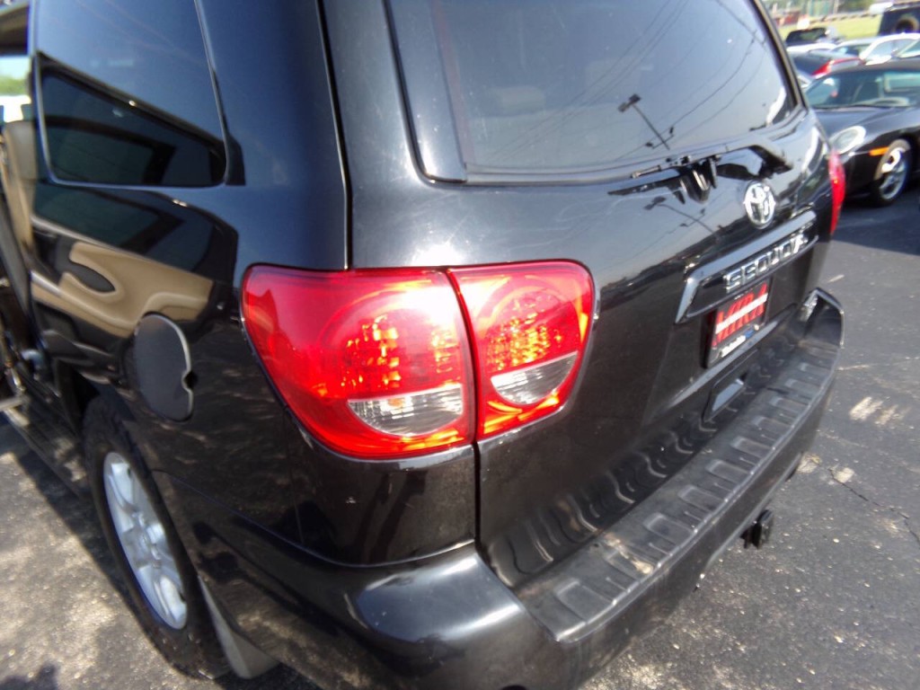 2015 Toyota Sequoia Image 15