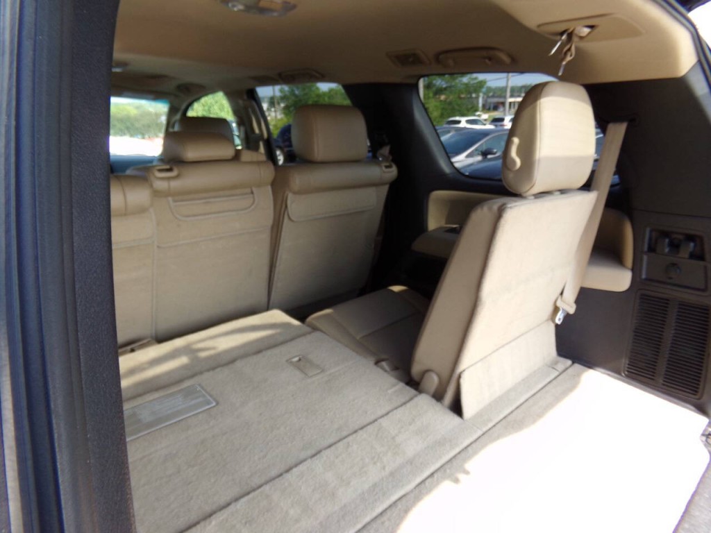 2015 Toyota Sequoia Image 19