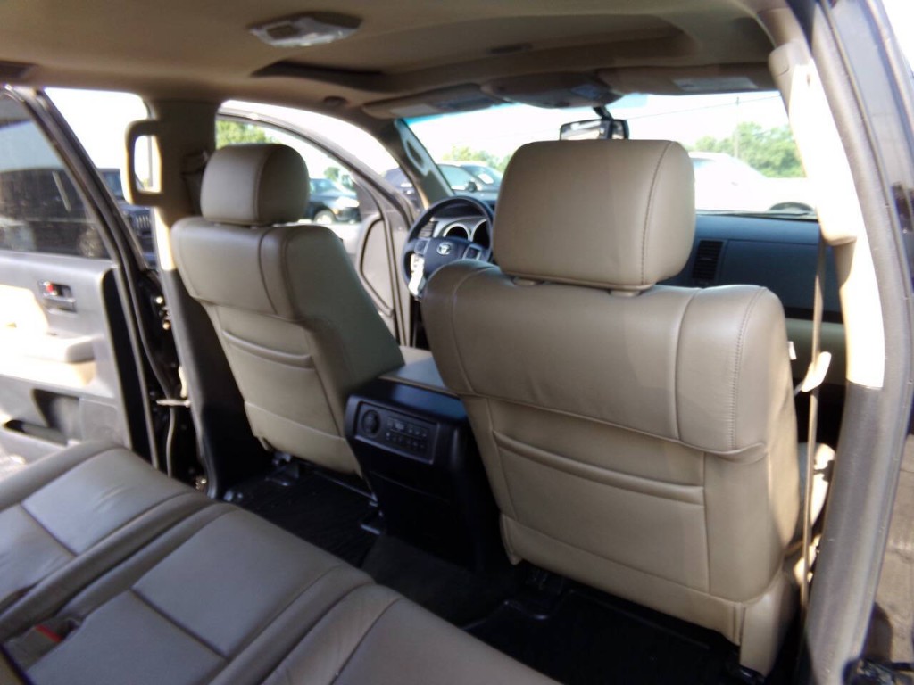 2015 Toyota Sequoia Image 22
