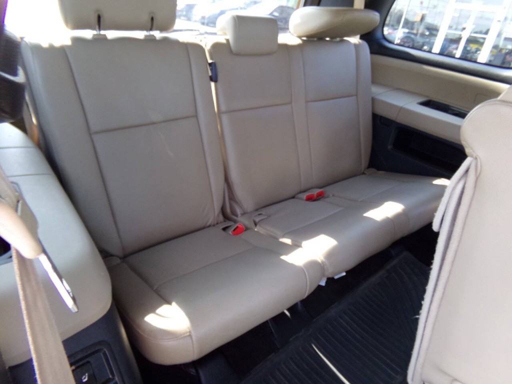 2015 Toyota Sequoia Image 24