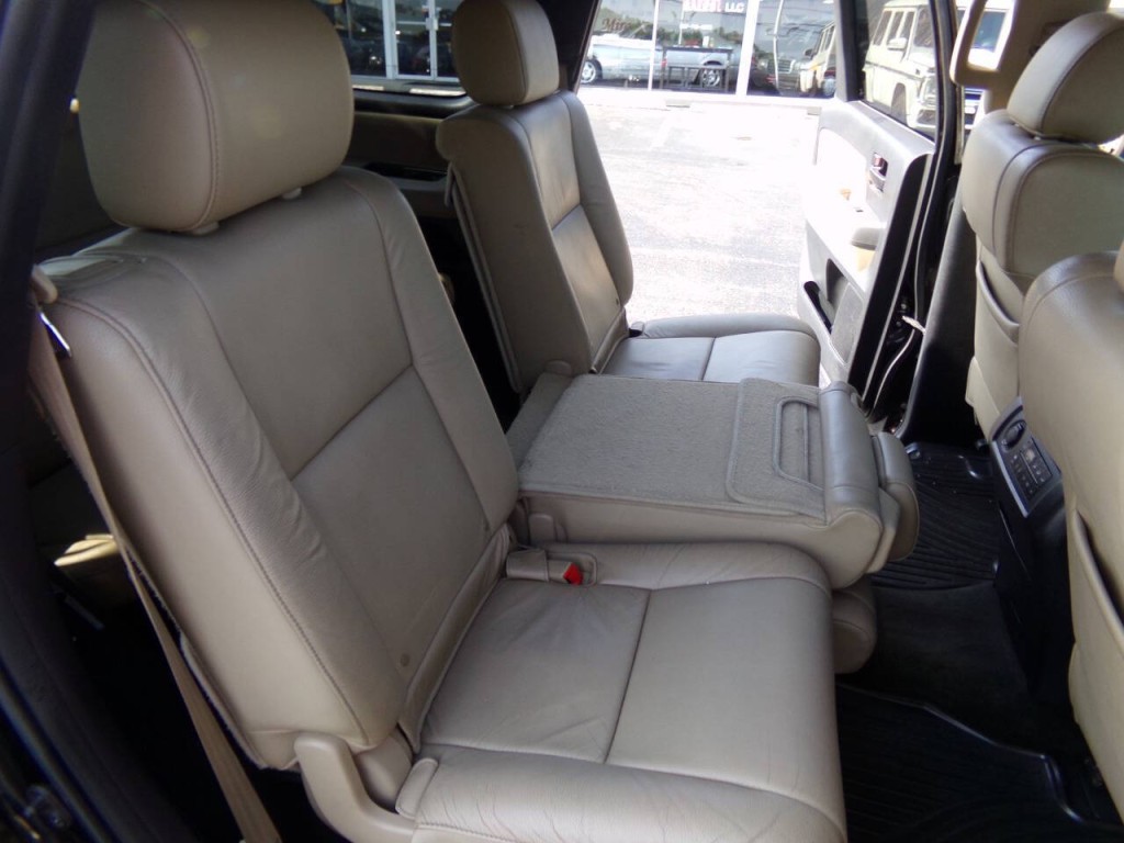 2015 Toyota Sequoia Image 25