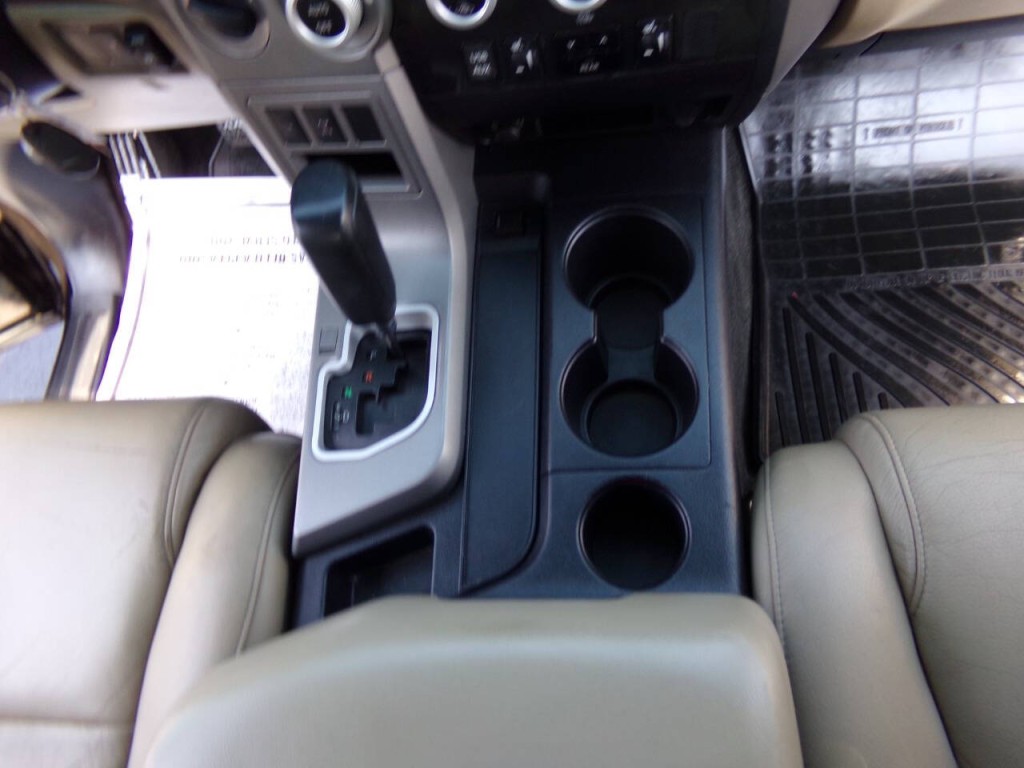 2015 Toyota Sequoia Image 30