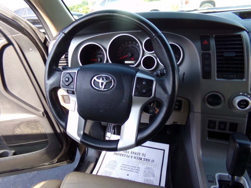2015 Toyota Sequoia Image 31