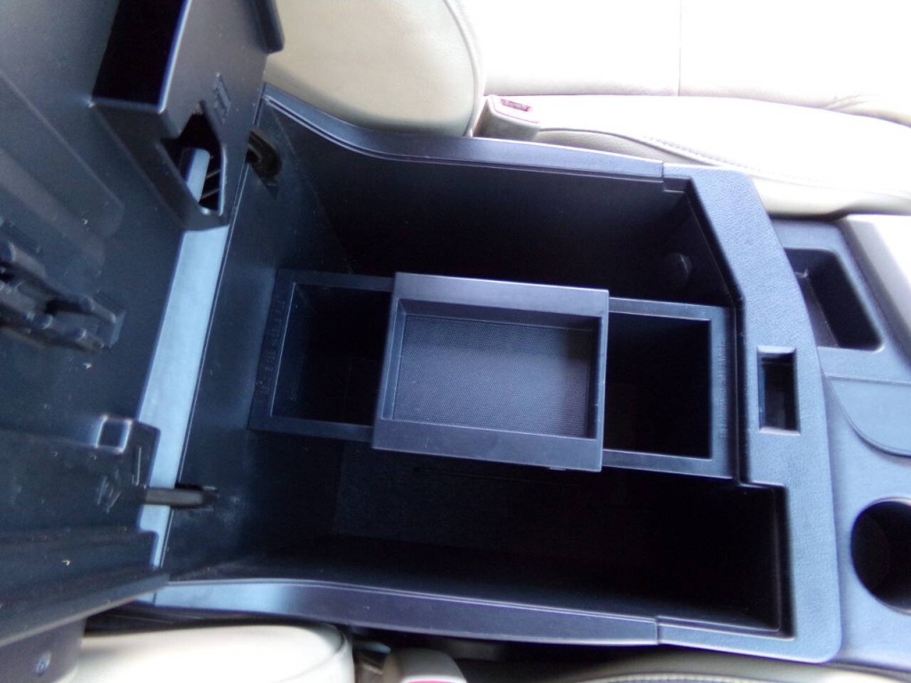 2015 Toyota Sequoia Image 32
