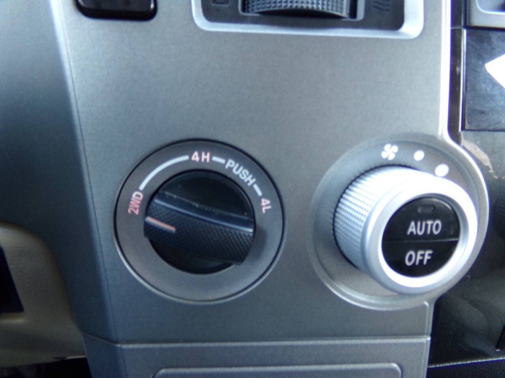 2015 Toyota Sequoia Image 36