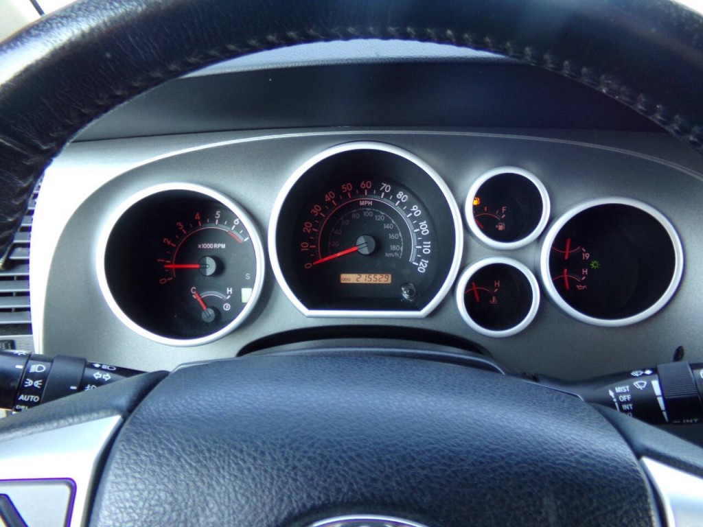 2015 Toyota Sequoia Image 37