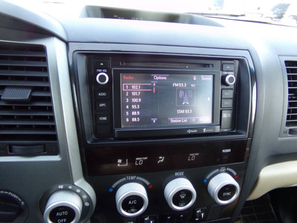 2015 Toyota Sequoia Image 42