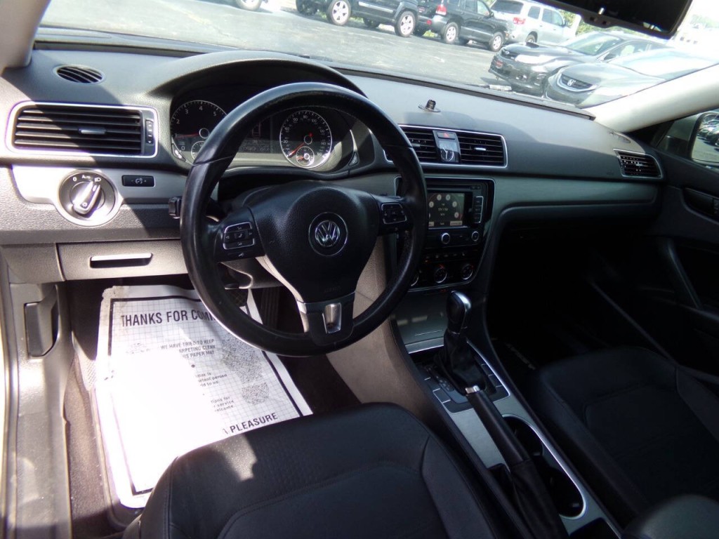 2014 Volkswagen Passat Image 9