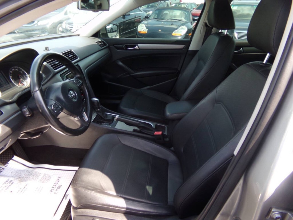 2014 Volkswagen Passat Image 10