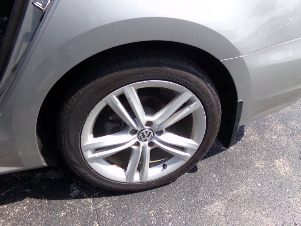 2014 Volkswagen Passat Image 12